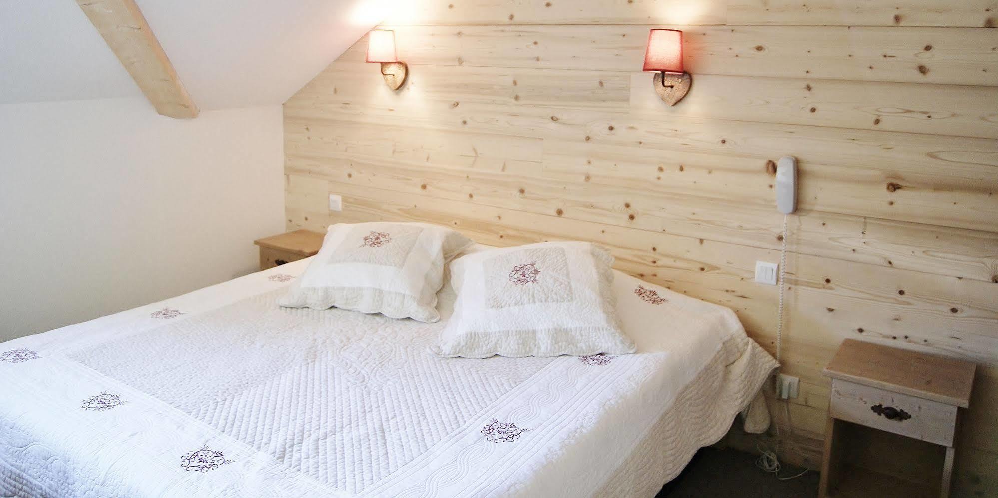 Hotel Lac Bleu 1650 Saint-François-Longchamp Kültér fotó